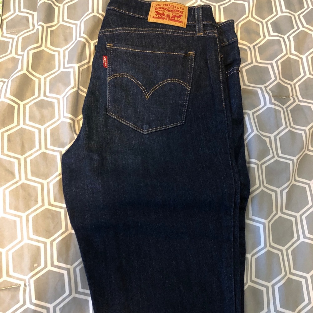 Women Levis jeans